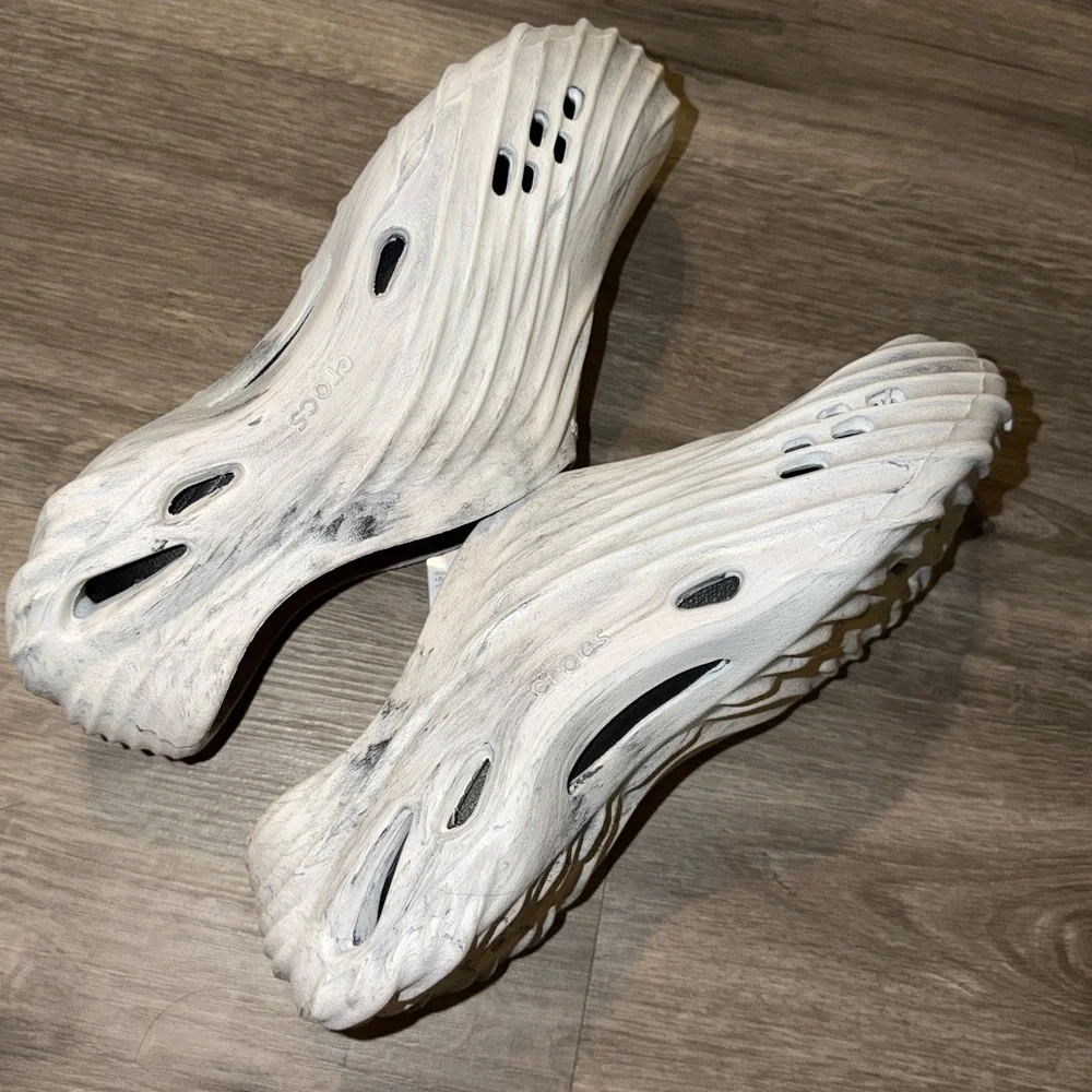 Crocs Echo Wave Marbled White Clogs